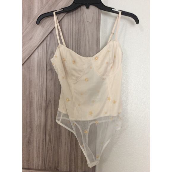 NWT Le Lis Small cream and gold star bodysuit - Picture 1 of 4